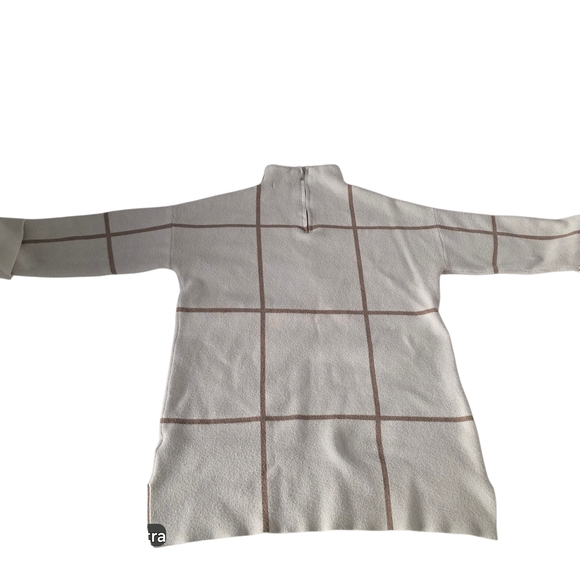 Christian Siriano Cream and Beige Mock Neck Sweater Size Small. - Picture 3 of 8